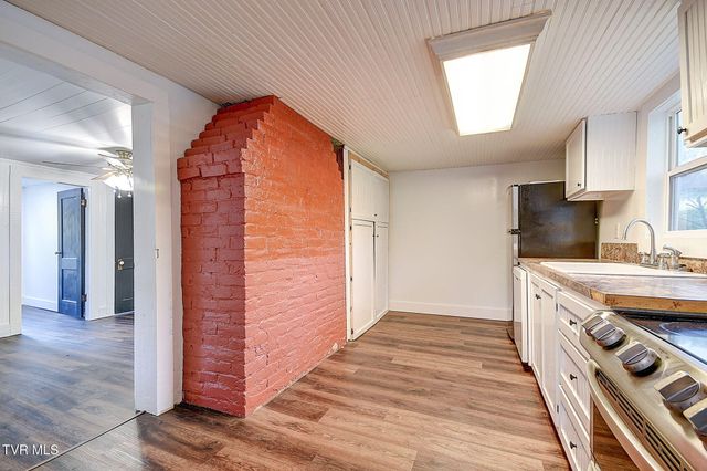 218 Aa Deakins Road, Jonesborough, TN 37659