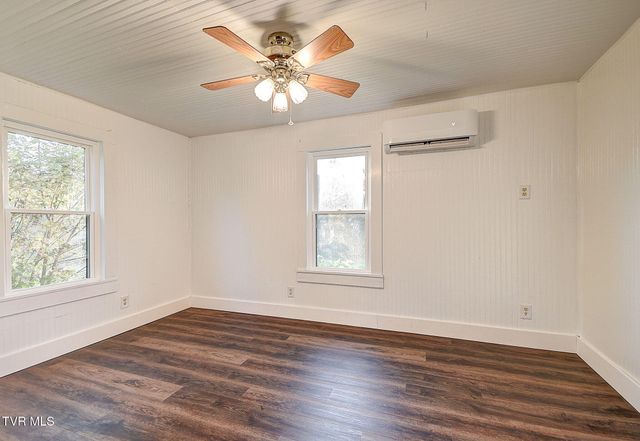 218 Aa Deakins Road, Jonesborough, TN 37659