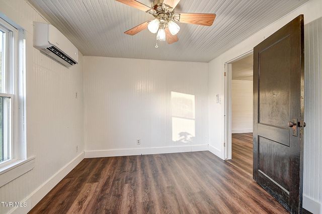 218 Aa Deakins Road, Jonesborough, TN 37659