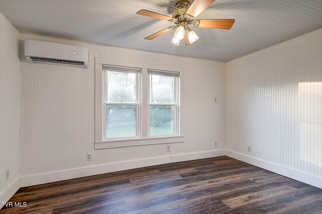218 Aa Deakins Road, Jonesborough, TN 37659