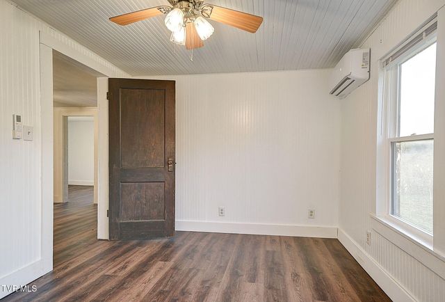 218 Aa Deakins Road, Jonesborough, TN 37659