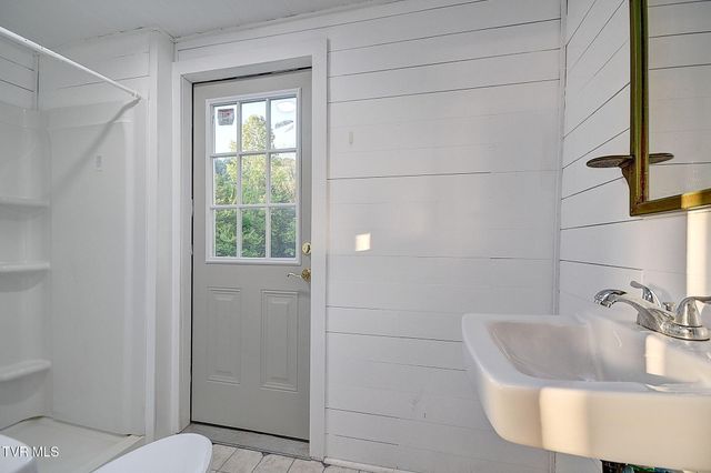 218 Aa Deakins Road, Jonesborough, TN 37659
