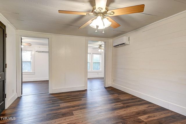 218 Aa Deakins Road, Jonesborough, TN 37659