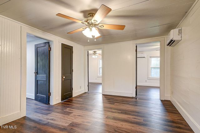 218 Aa Deakins Road, Jonesborough, TN 37659
