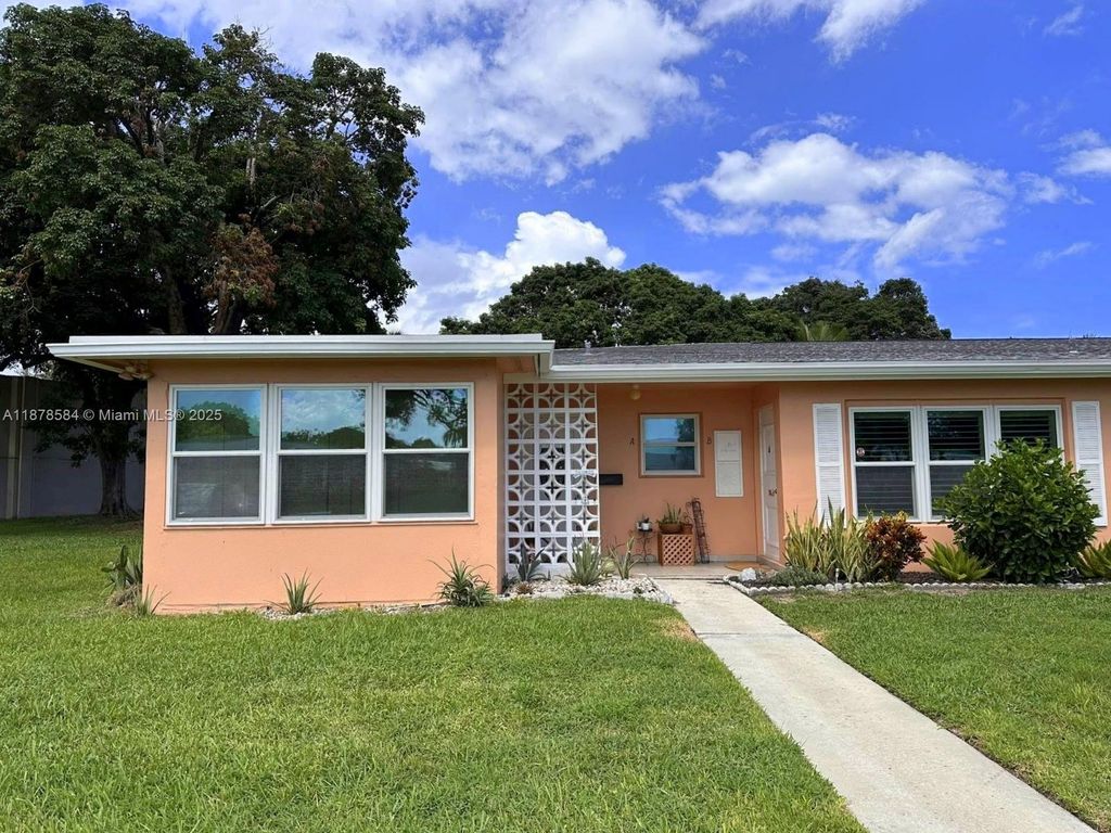 285 N High Point Blvd A, Boynton Beach, FL 33435