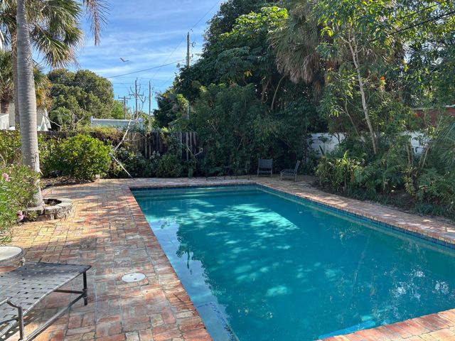 808 Kanuga Drive, West Palm Beach, FL 33401