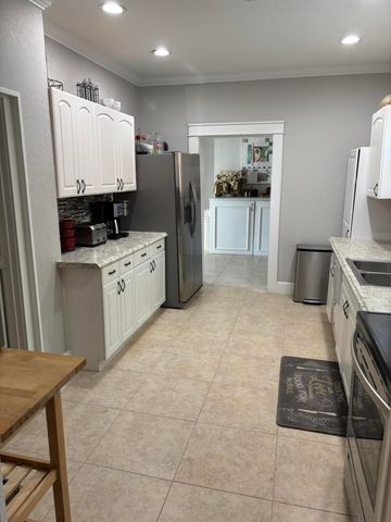 808 Kanuga Drive, West Palm Beach, FL 33401