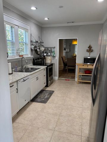 808 Kanuga Drive, West Palm Beach, FL 33401