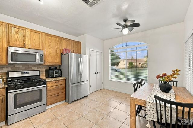4311 Gelding Way, Bakersfield, CA 93312