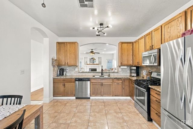 4311 Gelding Way, Bakersfield, CA 93312
