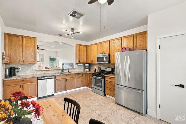 4311 Gelding Way, Bakersfield, CA 93312