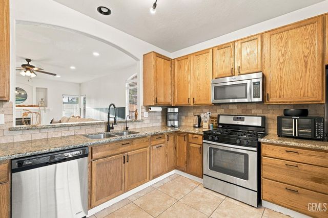 4311 Gelding Way, Bakersfield, CA 93312