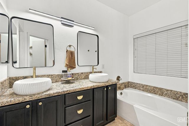 4311 Gelding Way, Bakersfield, CA 93312