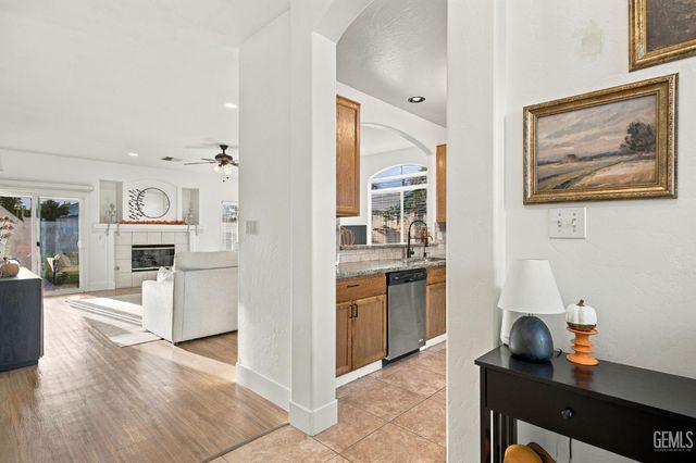 4311 Gelding Way, Bakersfield, CA 93312