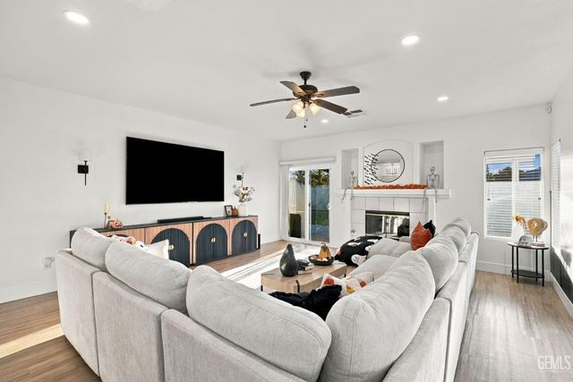 4311 Gelding Way, Bakersfield, CA 93312