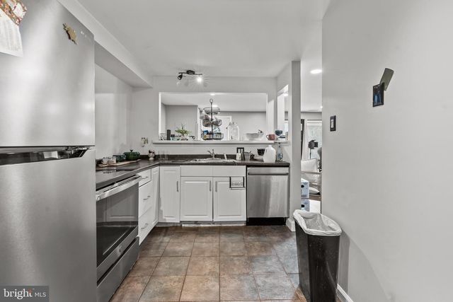 2707 GREENWOOD DR, Lindenwold, NJ 08021