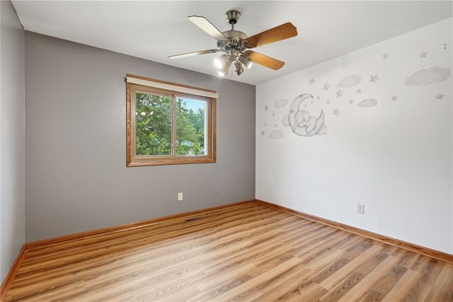 1069 Emmons St, Hiawatha, IA 52233