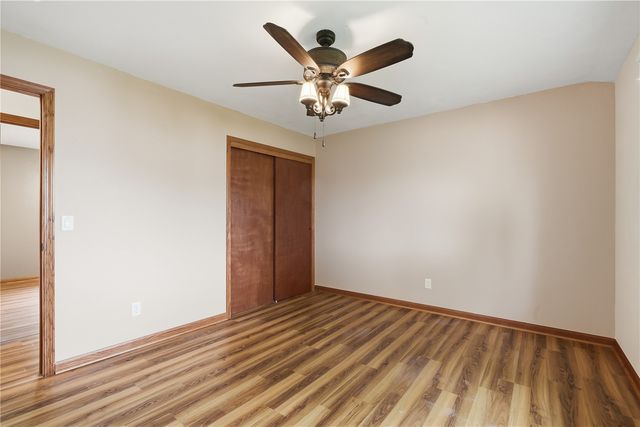 1069 Emmons St, Hiawatha, IA 52233