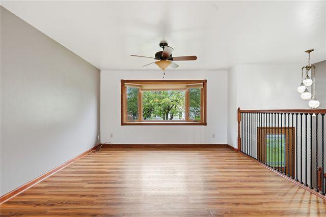 1069 Emmons St, Hiawatha, IA 52233