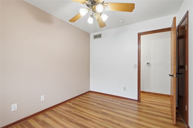 1069 Emmons St, Hiawatha, IA 52233