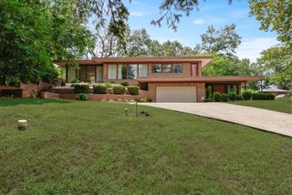 1429 W Lincoln Highway, Schererville, IN 46375