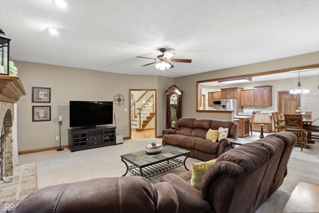 4302 W Woodbridge Lane, New Palestine, IN 46163