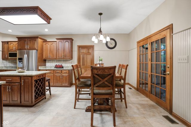 4302 W Woodbridge Lane, New Palestine, IN 46163
