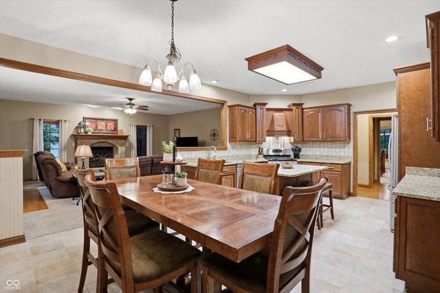 4302 W Woodbridge Lane, New Palestine, IN 46163