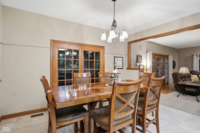 4302 W Woodbridge Lane, New Palestine, IN 46163