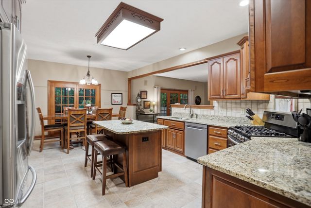 4302 W Woodbridge Lane, New Palestine, IN 46163