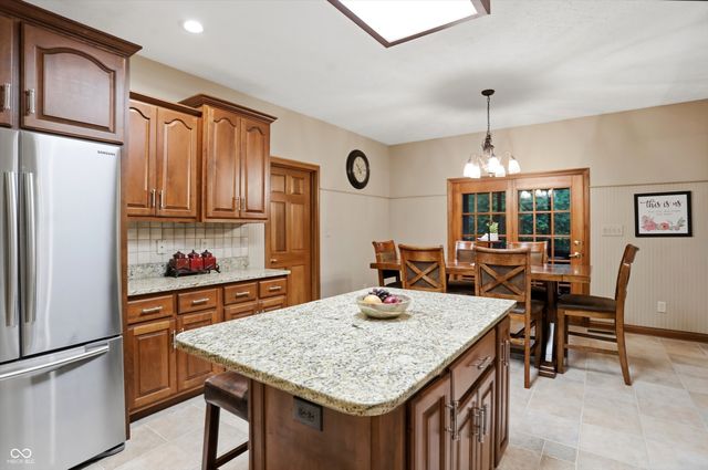 4302 W Woodbridge Lane, New Palestine, IN 46163