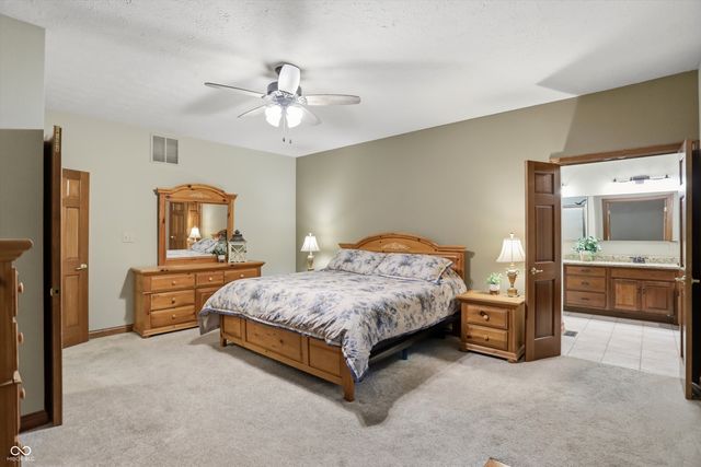 4302 W Woodbridge Lane, New Palestine, IN 46163