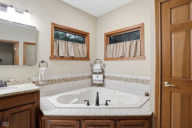 4302 W Woodbridge Lane, New Palestine, IN 46163