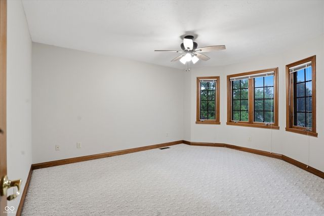 4302 W Woodbridge Lane, New Palestine, IN 46163