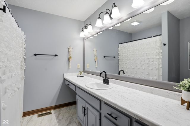 4302 W Woodbridge Lane, New Palestine, IN 46163