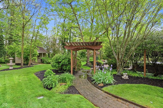 4302 W Woodbridge Lane, New Palestine, IN 46163