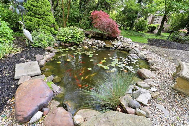 4302 W Woodbridge Lane, New Palestine, IN 46163