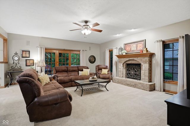 4302 W Woodbridge Lane, New Palestine, IN 46163