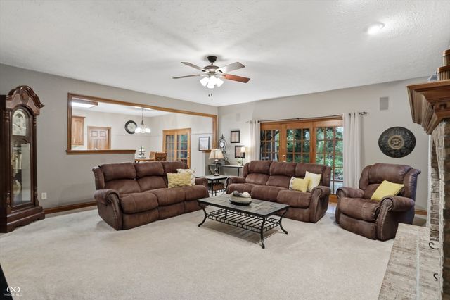 4302 W Woodbridge Lane, New Palestine, IN 46163