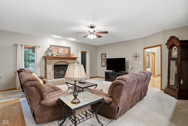 4302 W Woodbridge Lane, New Palestine, IN 46163