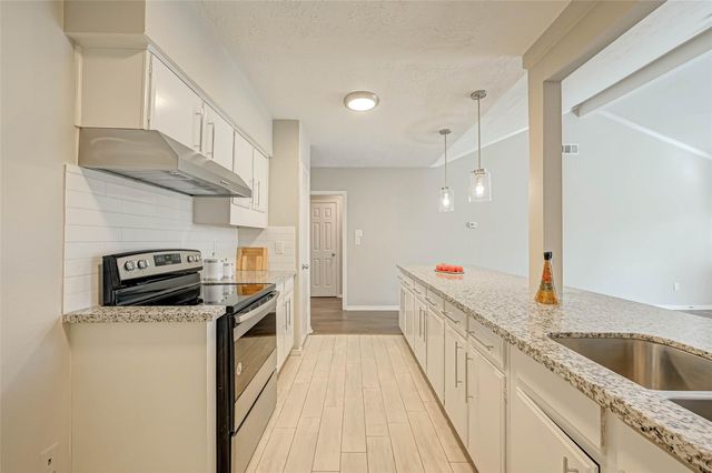 910 Redway Lane, Houston, TX 77062