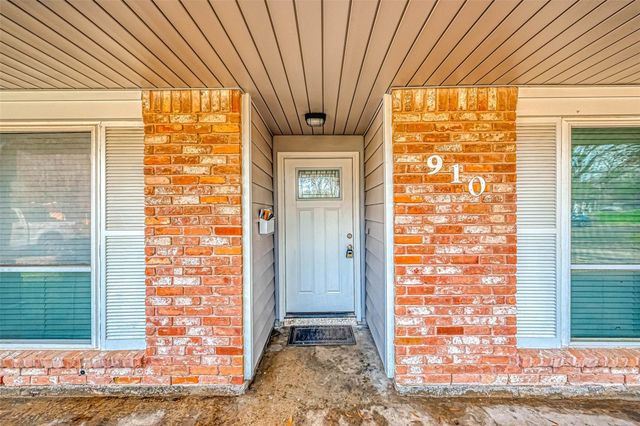 910 Redway Lane, Houston, TX 77062