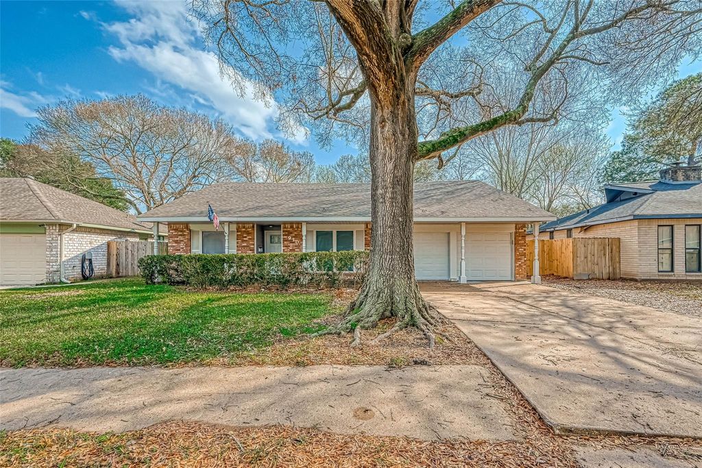 910 Redway Lane, Houston, TX 77062