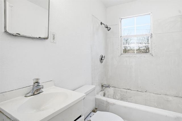 3221 Schieffer Avenue, Fort Worth, TX 76110