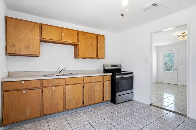 3221 Schieffer Avenue, Fort Worth, TX 76110