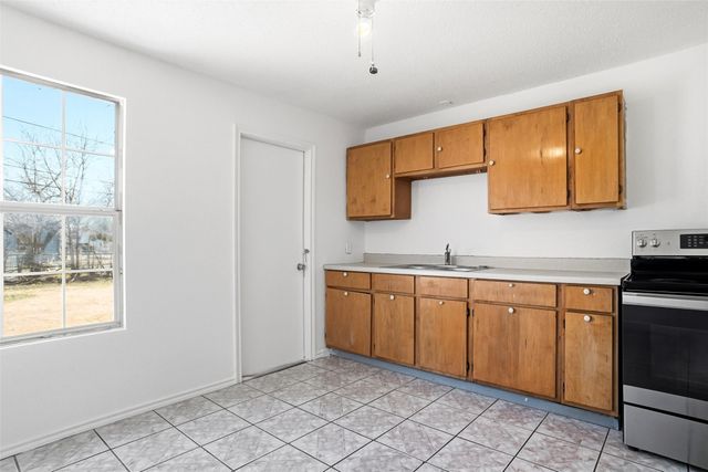 3221 Schieffer Avenue, Fort Worth, TX 76110