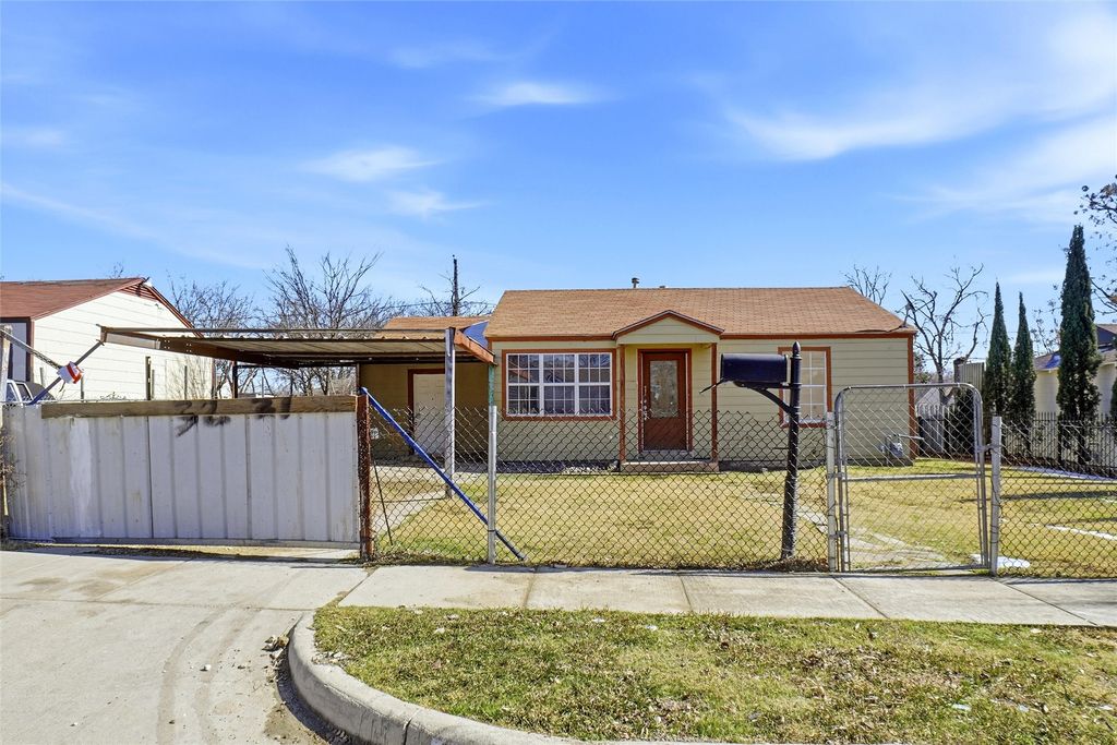 3221 Schieffer Avenue, Fort Worth, TX 76110