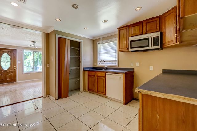 3126 CAPPER Road, Jacksonville, FL 32218