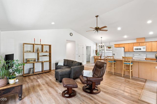 17405 Killdeer Drive, Bend, OR 97707