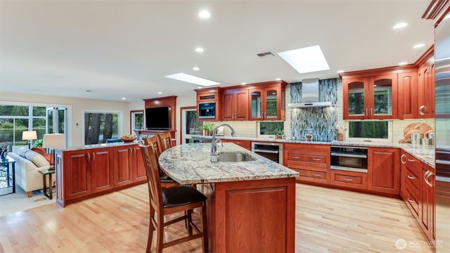 2171 N 122nd Place, Seattle, WA 98133